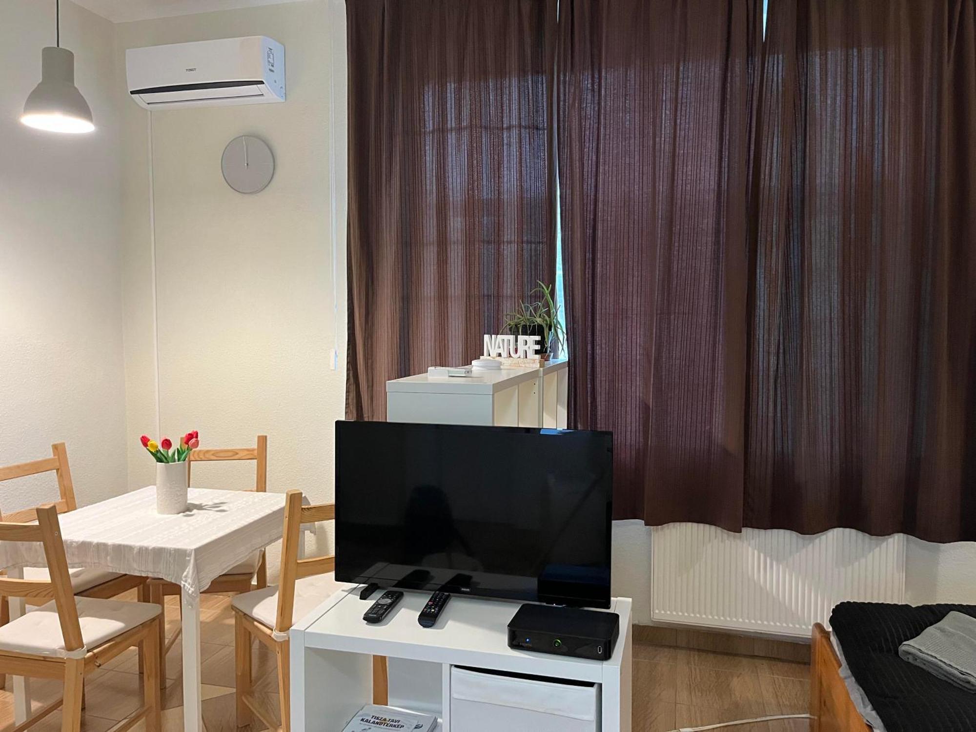 Idill Apartmanhaz B&B Tiszafüred 외부 사진